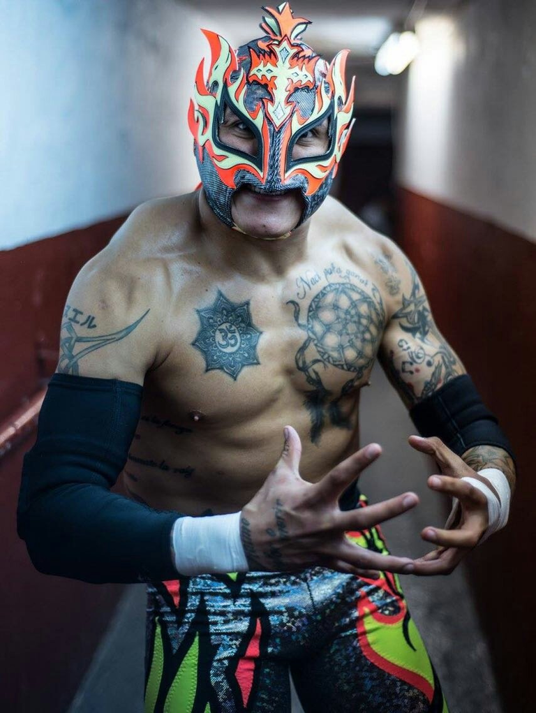 Fenix fashion wrestler