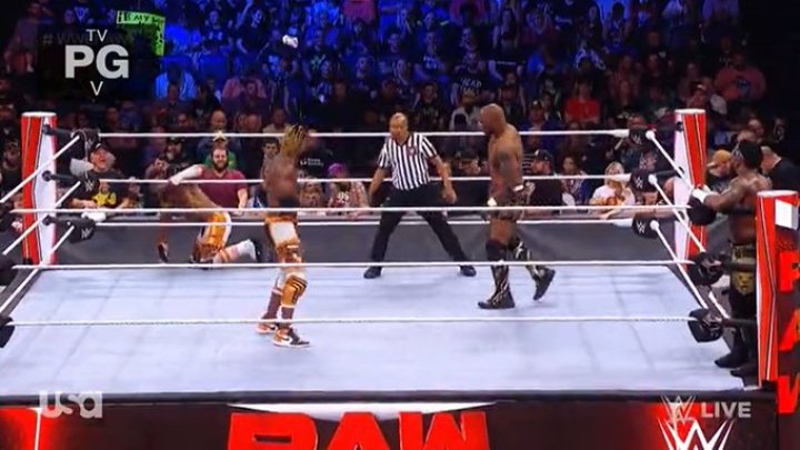 The New Day Defeat The Hurt Business on Monday Night Raw Wrestling News ...