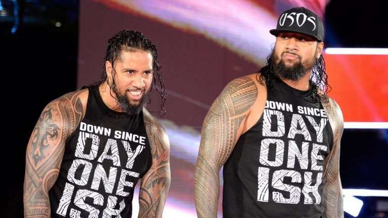 The Usos Defeat Luke Gallows And Karl Anderson On WWE Monday Night Raw ...