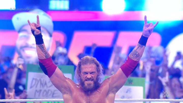 Edge Defeats Seth Rollins by Submission at WWE SummerSlam Wrestling ...