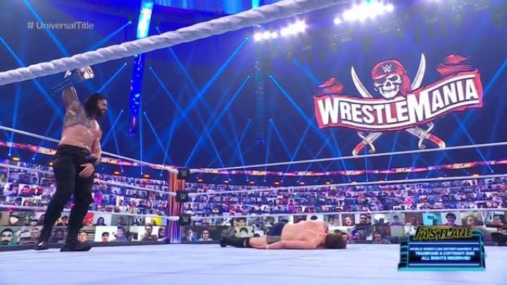 Roman Reigns Defeats Daniel Bryan to Retain Universal Title at WWE ...