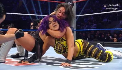 Lyra Valkyria Puts Bayley to Sleep at WWE Saturday Night’s Main Event: NYC