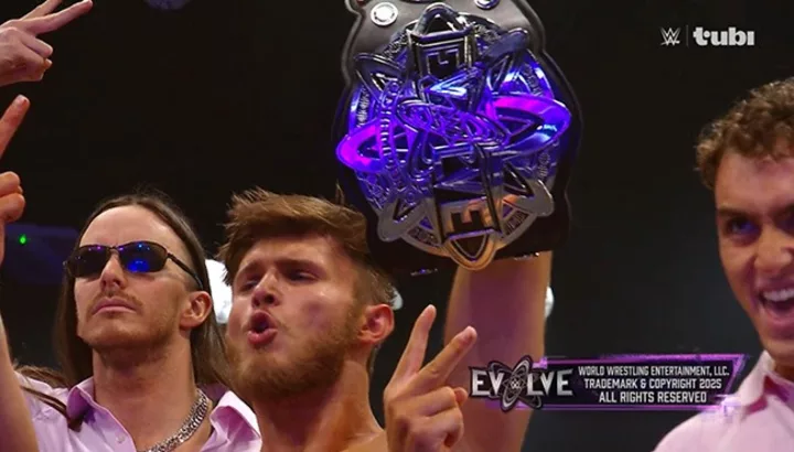 Jackson‌ Drake celebrates his WWE Evolve Championship victory⁢ with the Vanity Project.